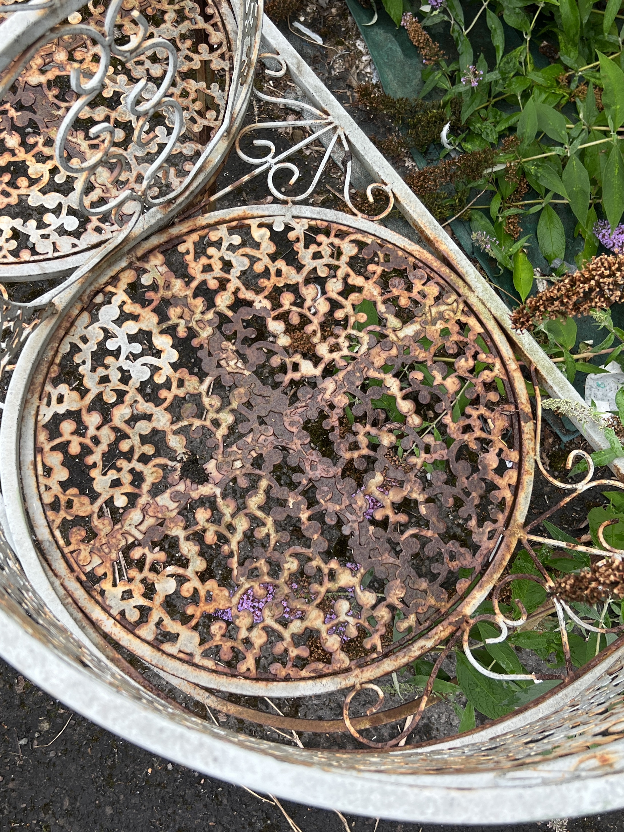 A painted metal garden 'love seat', length 110cm, width 48cm, height 82cm